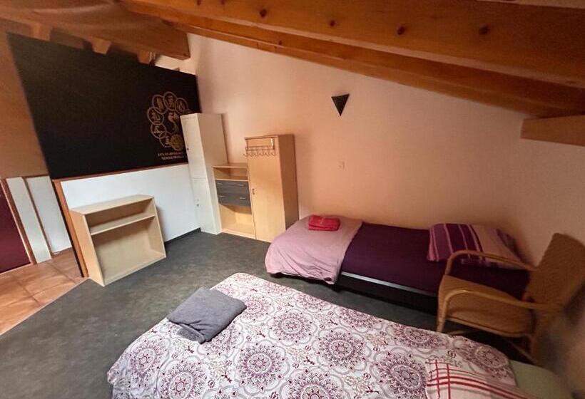 共用房间的床, Gite La Cigale Lit En Dortoir