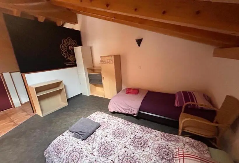ルームシェアのワンベッド, Gite La Cigale Lit En Dortoir