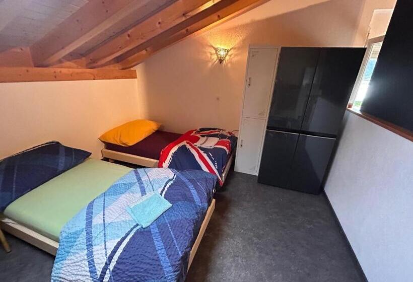 共用房间的床, Gite La Cigale Lit En Dortoir