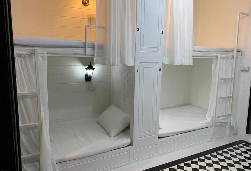 Семейный Номер, At Night