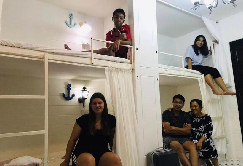 Семейный Номер, At Night