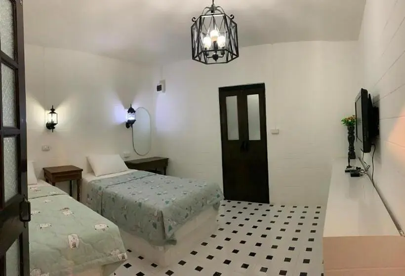 اتاق استاندارد, At Night