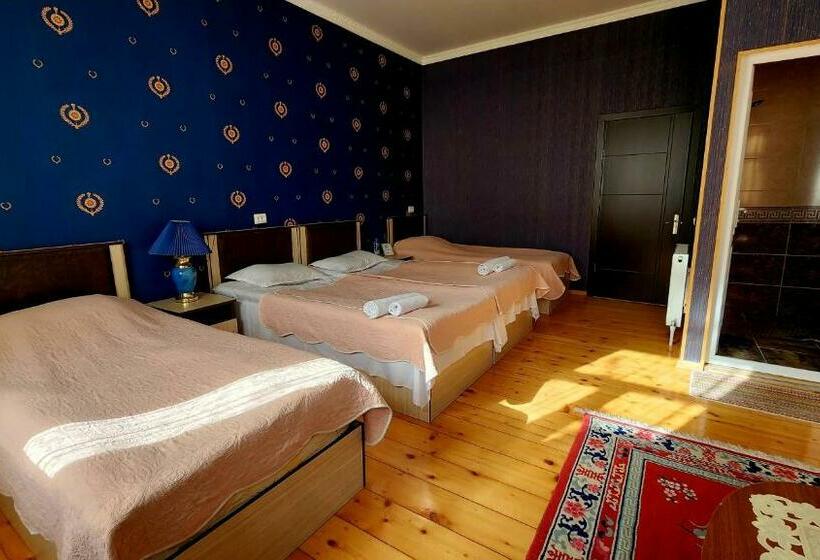 سوییت, Julia Akhaltsikhe