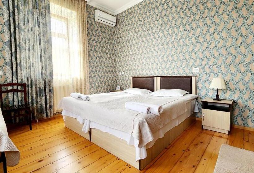 اتاق استاندارد چهار تخته, Julia Akhaltsikhe