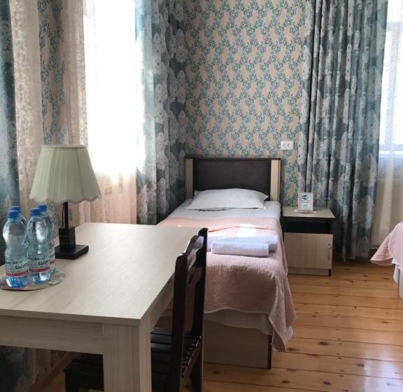 اتاق استاندارد چهار تخته, Julia Akhaltsikhe