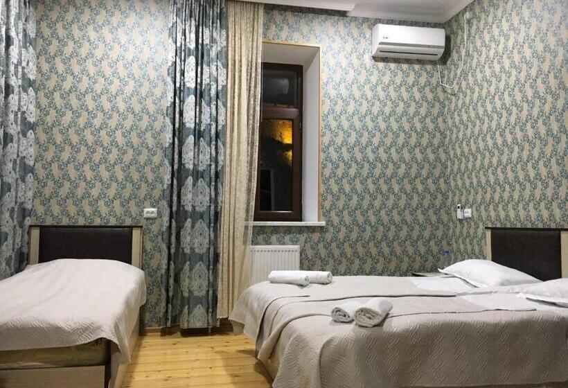 اتاق استاندارد چهار تخته, Julia Akhaltsikhe