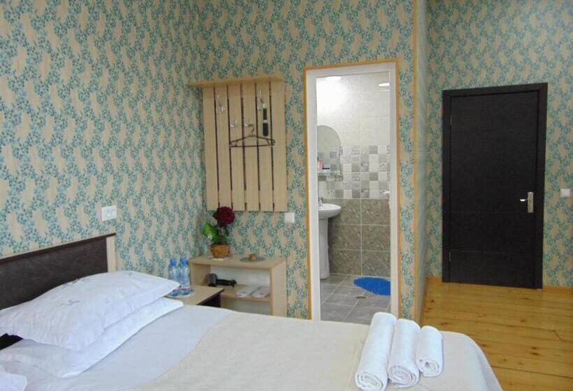 اتاق استاندارد چهار تخته, Julia Akhaltsikhe