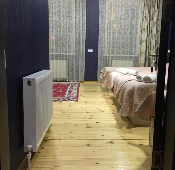 سوییت, Julia Akhaltsikhe