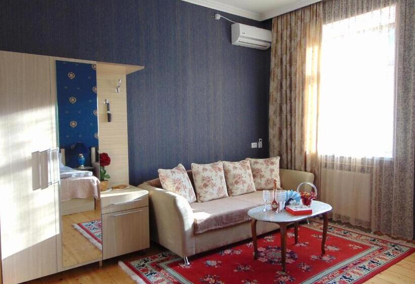 سوییت, Julia Akhaltsikhe