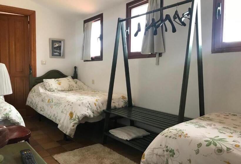 스탠다드 트리플 룸, Entrerrobles