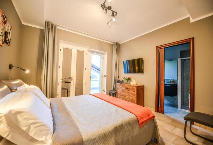 شقة غرفة واحدة, Altezza