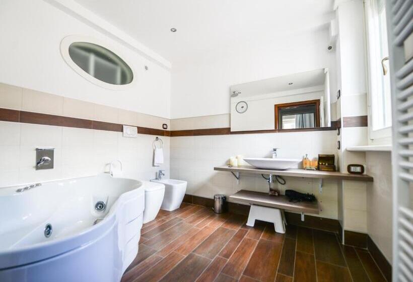 شقة غرفة واحدة, Altezza