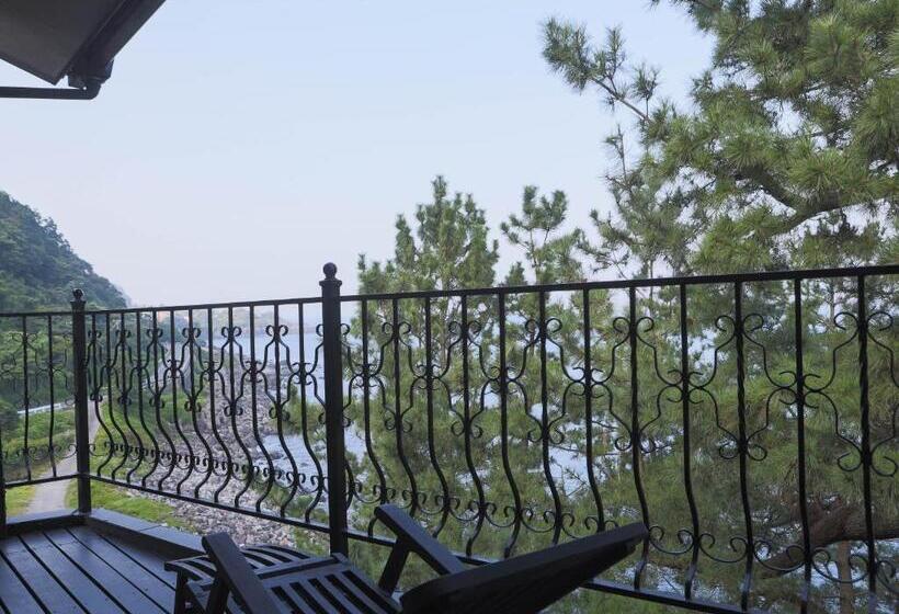 高级套房, Isana Resort