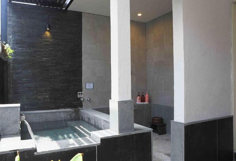 带海景的高档三人间, Isana Resort