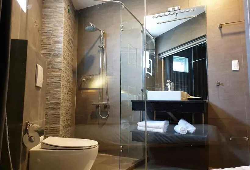 اتاق لوکس, Mio