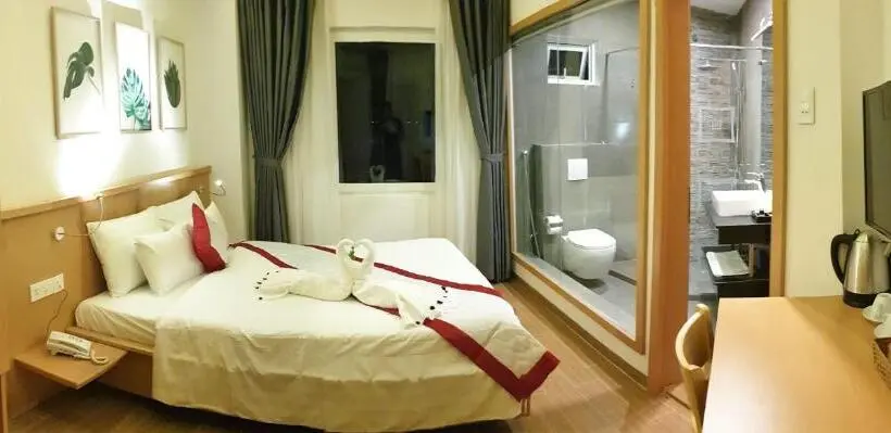 اتاق لوکس, Mio