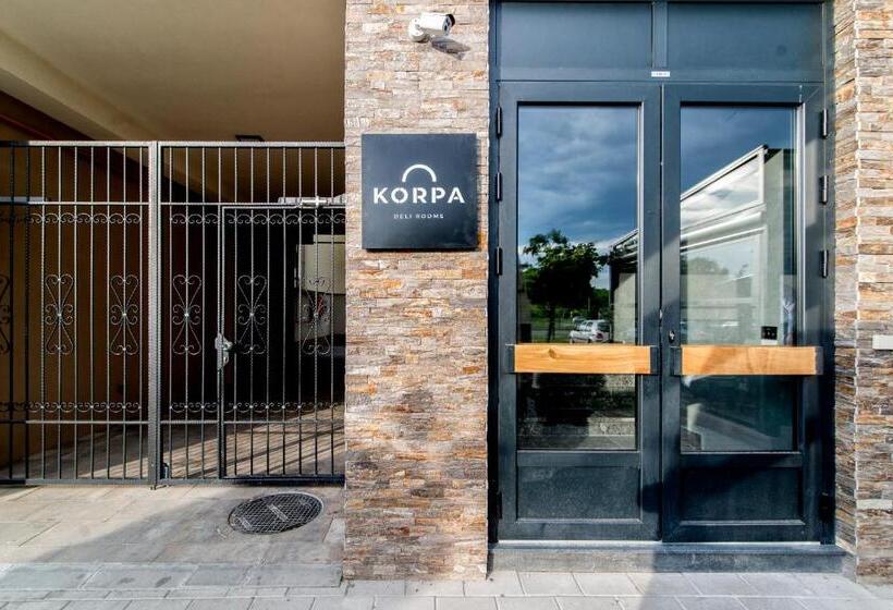 سوییت لوکس, Korpa Deli Rooms