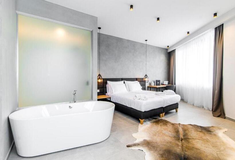 سوییت لوکس, Korpa Deli Rooms