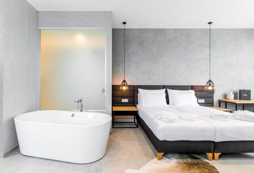 سوییت لوکس, Korpa Deli Rooms