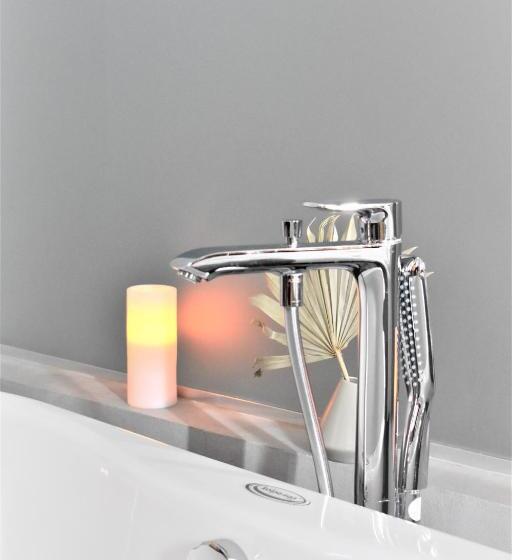 سوییت لوکس, Korpa Deli Rooms