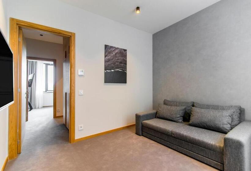 سوئیت با وان آب گرم, Korpa Deli Rooms