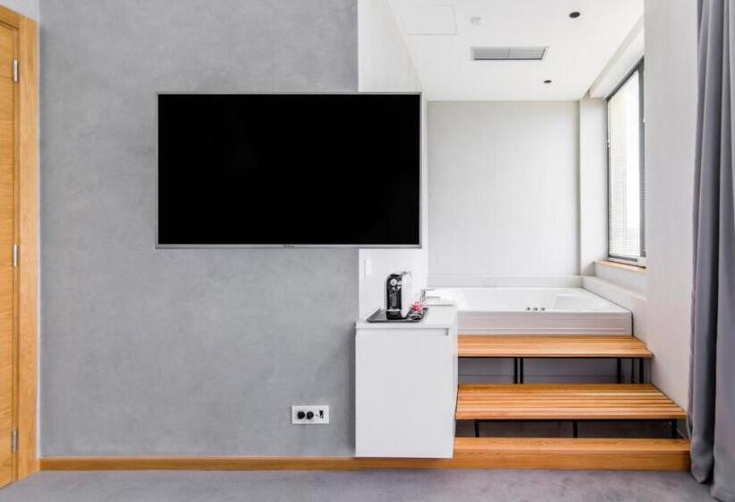 سوئیت با وان آب گرم, Korpa Deli Rooms