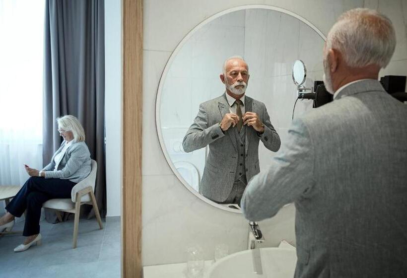 سوییت لوکس, Korpa Deli Rooms