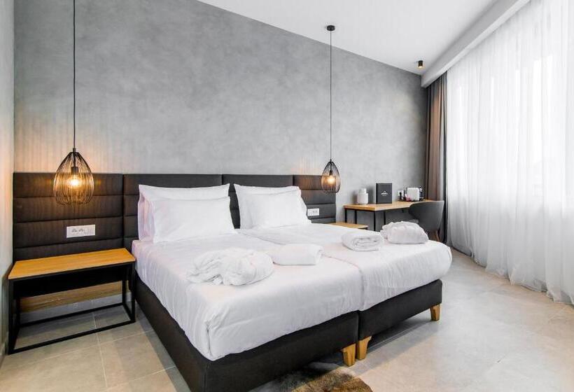 سوییت لوکس, Korpa Deli Rooms