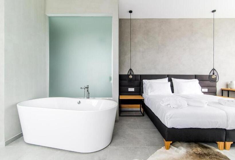 سوییت لوکس, Korpa Deli Rooms