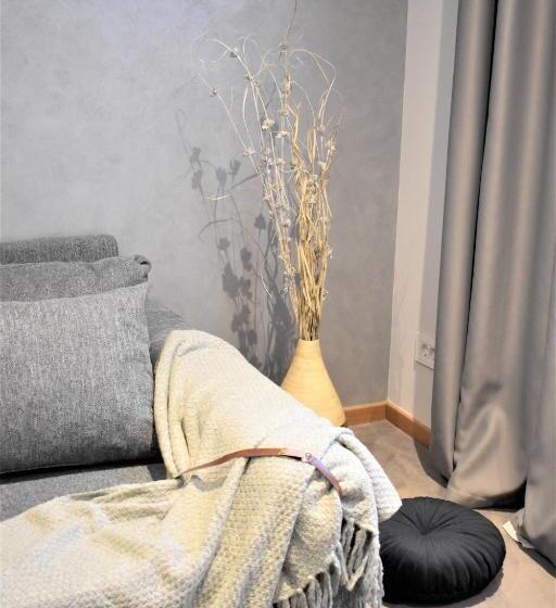 سوئیت با وان آب گرم, Korpa Deli Rooms