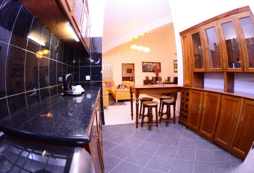 سوییت سوپریور, Odjo D Agua