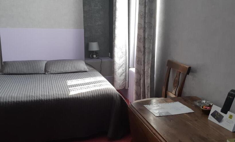 חדר סטנדרט לשלושה, Logis Hôtel Le Cor D Argent