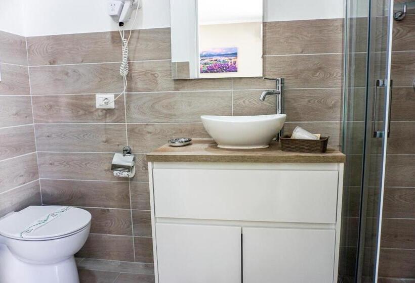 プールビュースタンダードルーム, A' Villetta