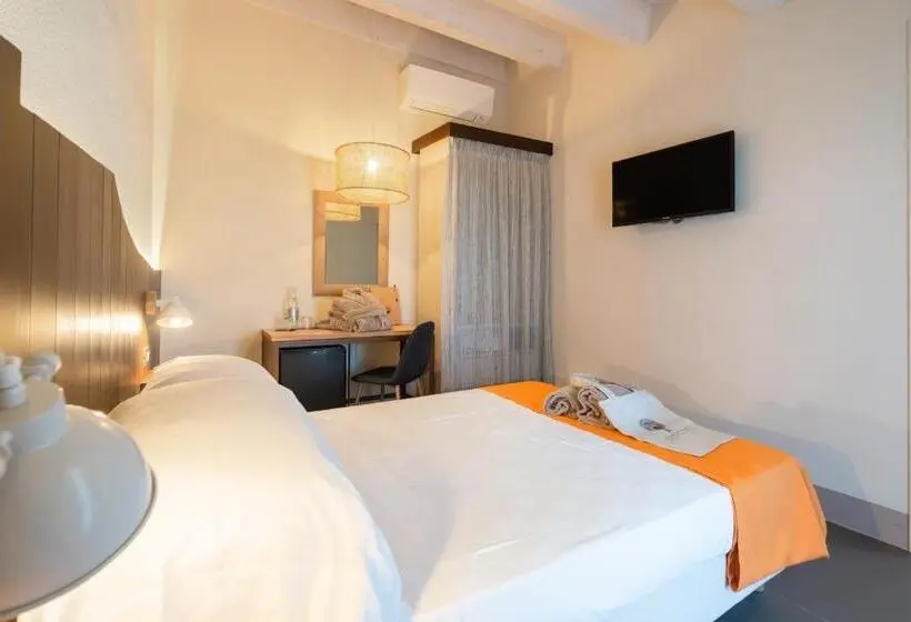 اتاق لوکس چهار تخته, Podere Maremma Spa & Ristorante