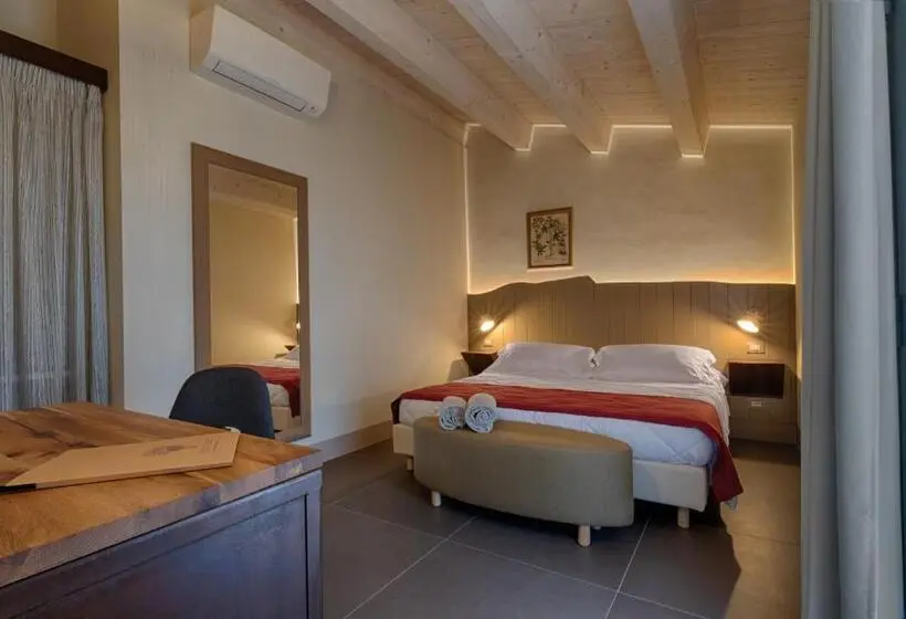 اتاق لوکس چهار تخته, Podere Maremma Spa & Ristorante