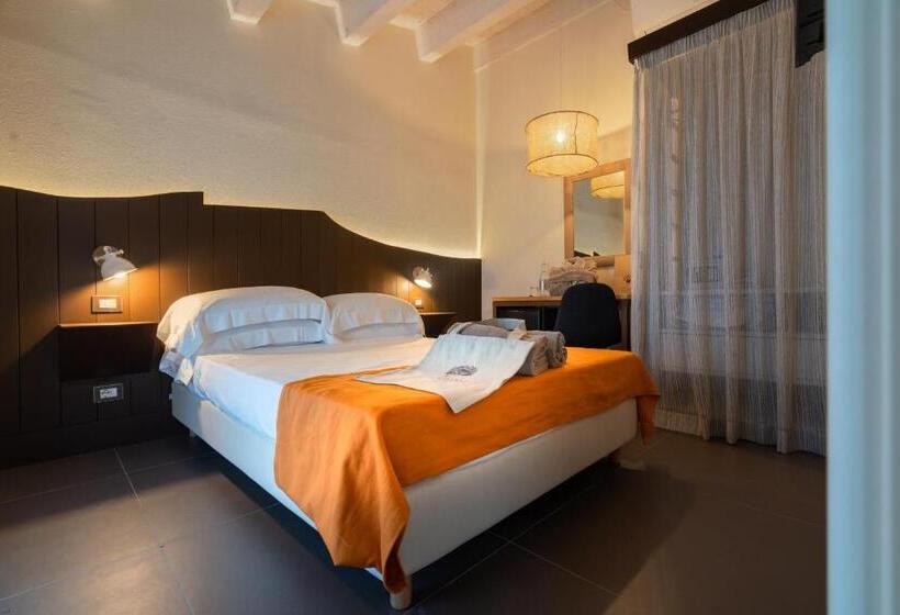 اتاق لوکس چهار تخته, Podere Maremma Spa & Ristorante