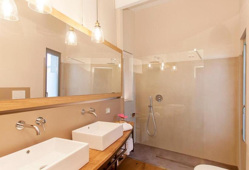 سوئیت جونیور با تراس, Podere Maremma Spa & Ristorante