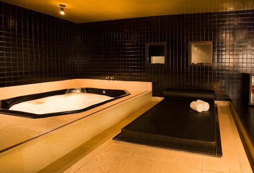Suite with Pool, Tout Motel