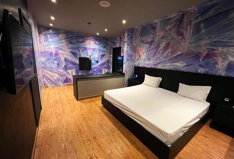 スーペリアースイート, Tout Motel