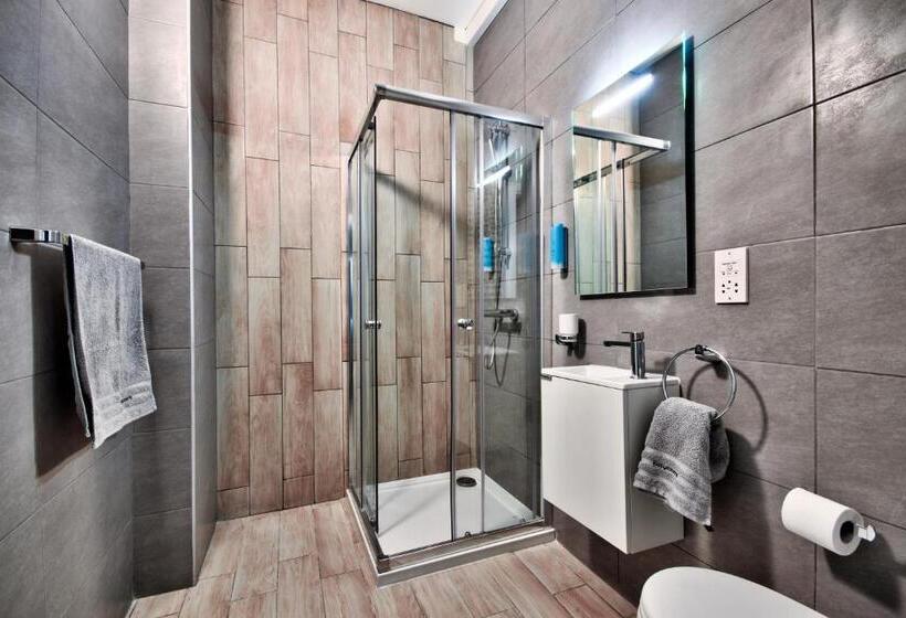 اتاق استاندارد سه تخته با بالکن, Cozy Rooms