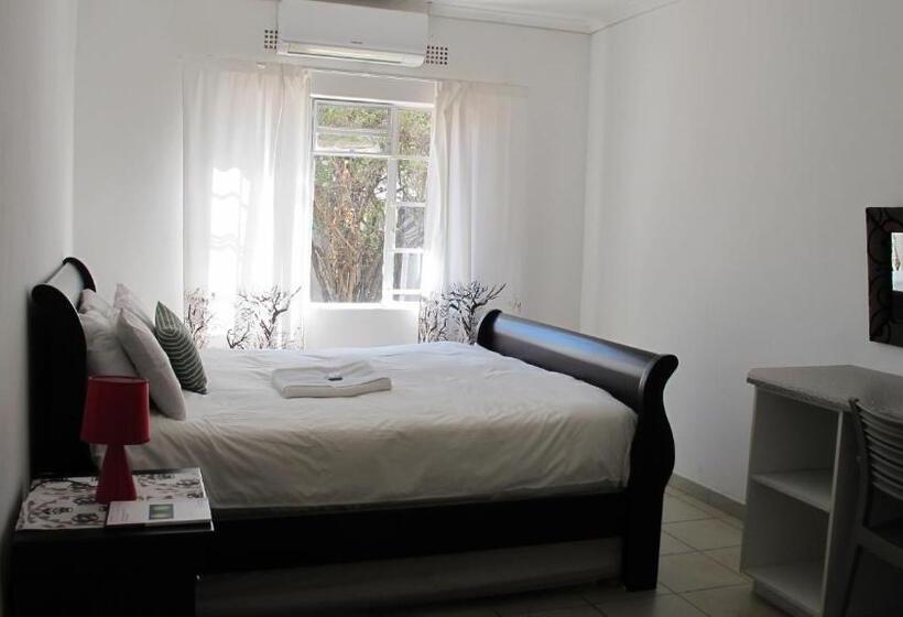 استودیوی لوکس, Swinburn’s Rest