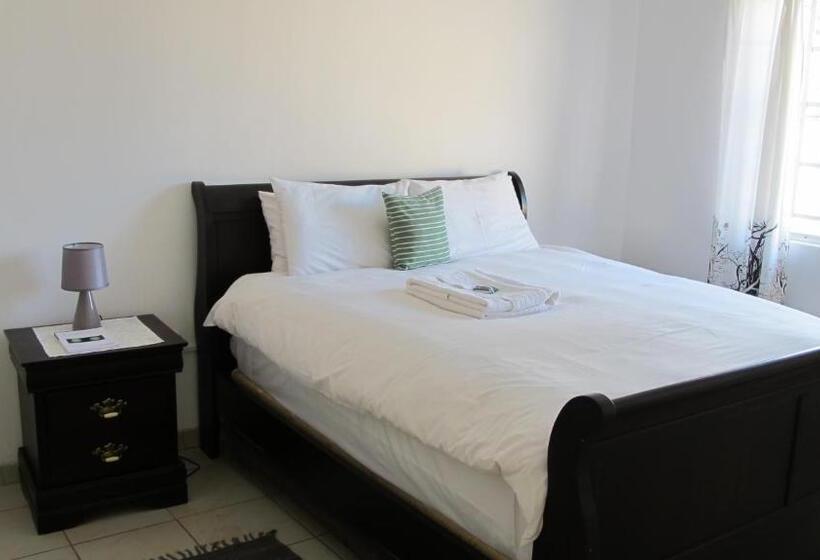 سوییت خانوادگی, Swinburn’s Rest