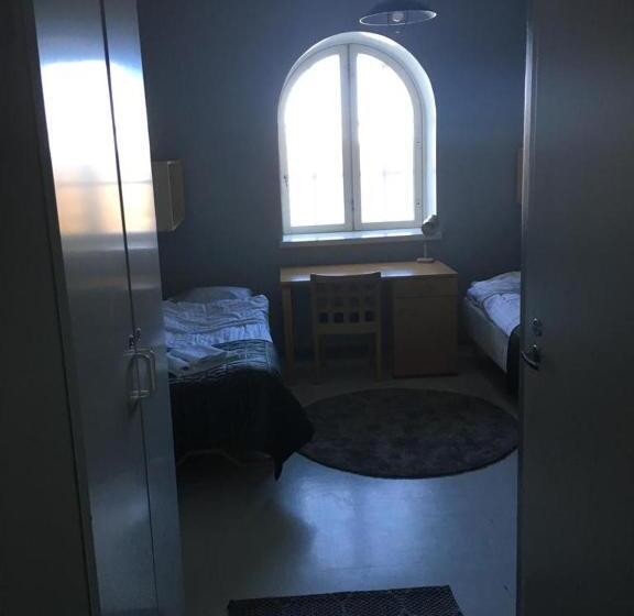 スタンダード４人部屋, Opiston Kunkku