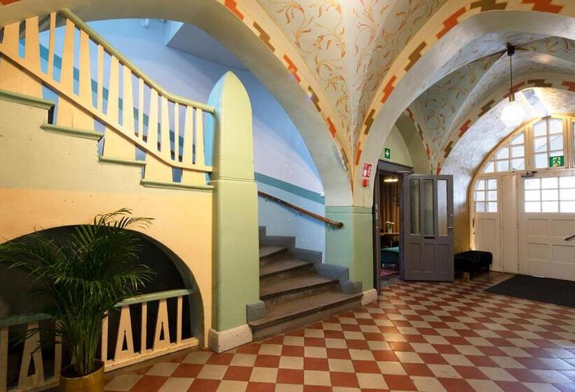 バス共有のスタンダードルーム, Opiston Kunkku