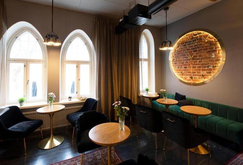 バスルーム共有のシングルスタンダード, Opiston Kunkku