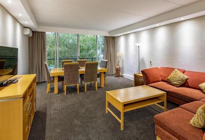 سوییت, African Sky Newcastle Inn