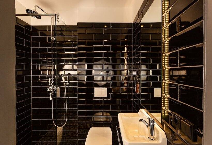 Economy Studio, R13  A Townhouse