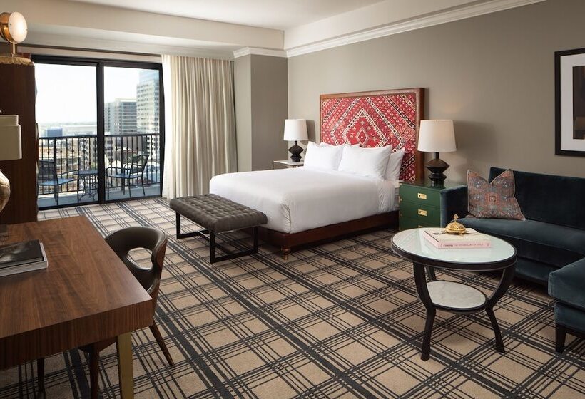 标准间带双人床, Zaza Austin