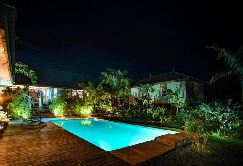 بانگلوی استاندارد با چشمانداز دریا, Poé Côté Lagon