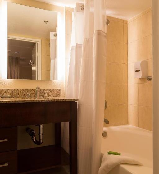 استودیوی استاندارد, Coronado Beach Resort